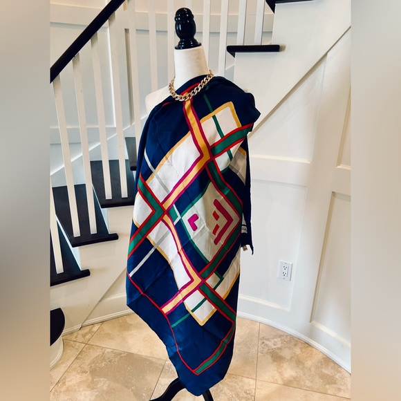 100% Silk Italian Scarf - Liciana Khalifa Milano - Picture 4 of 5